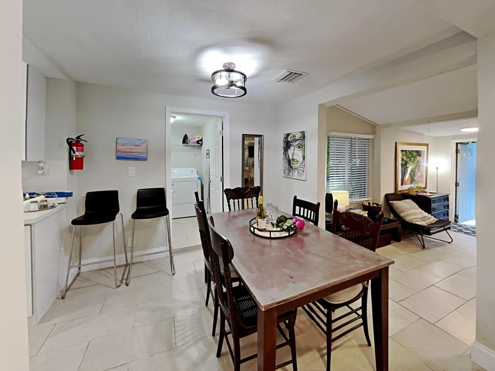 Private Rooms At Miami Centrally Located With Free Parking Exterior photo
