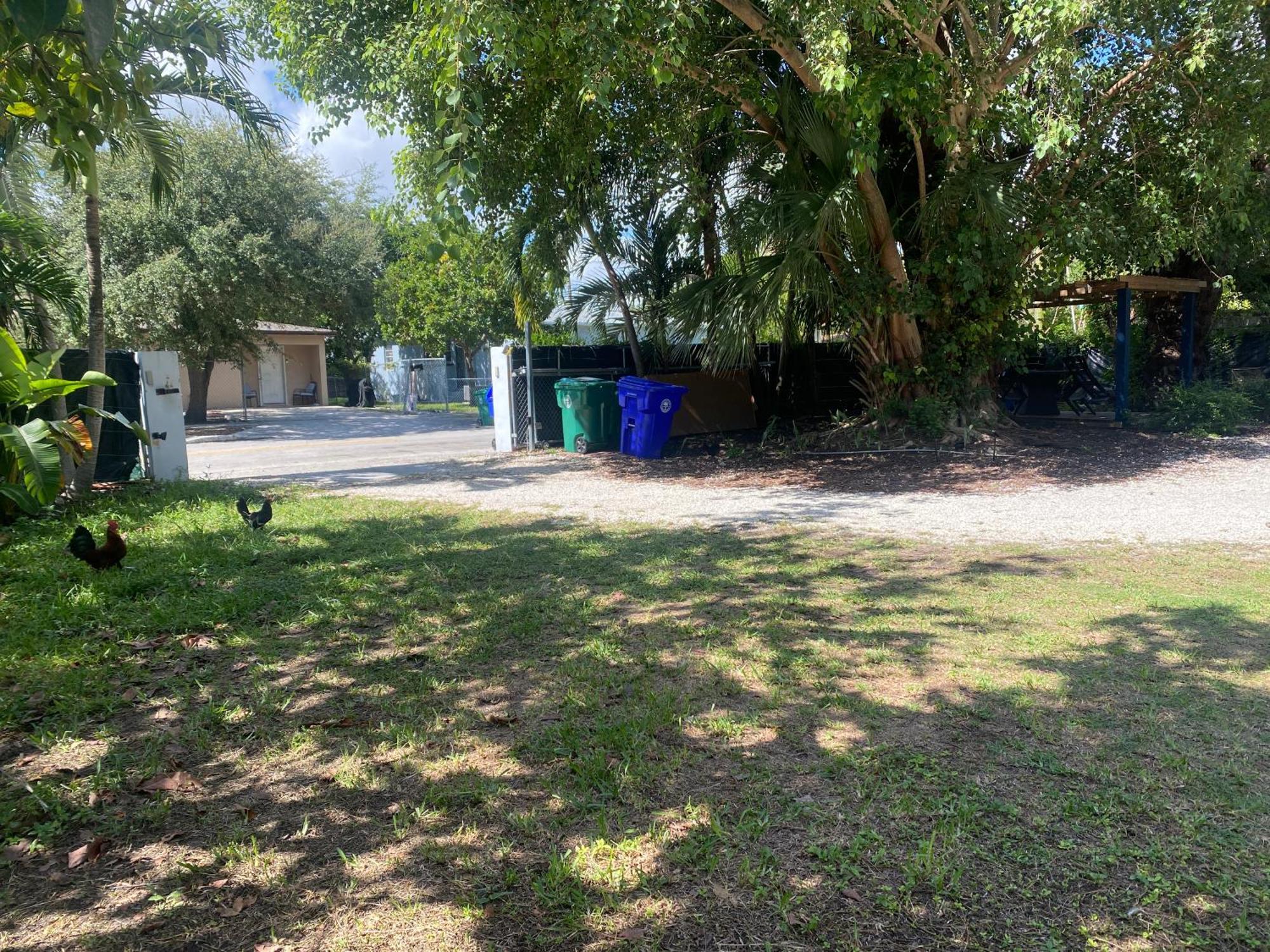 Private Rooms At Miami Centrally Located With Free Parking Exterior photo