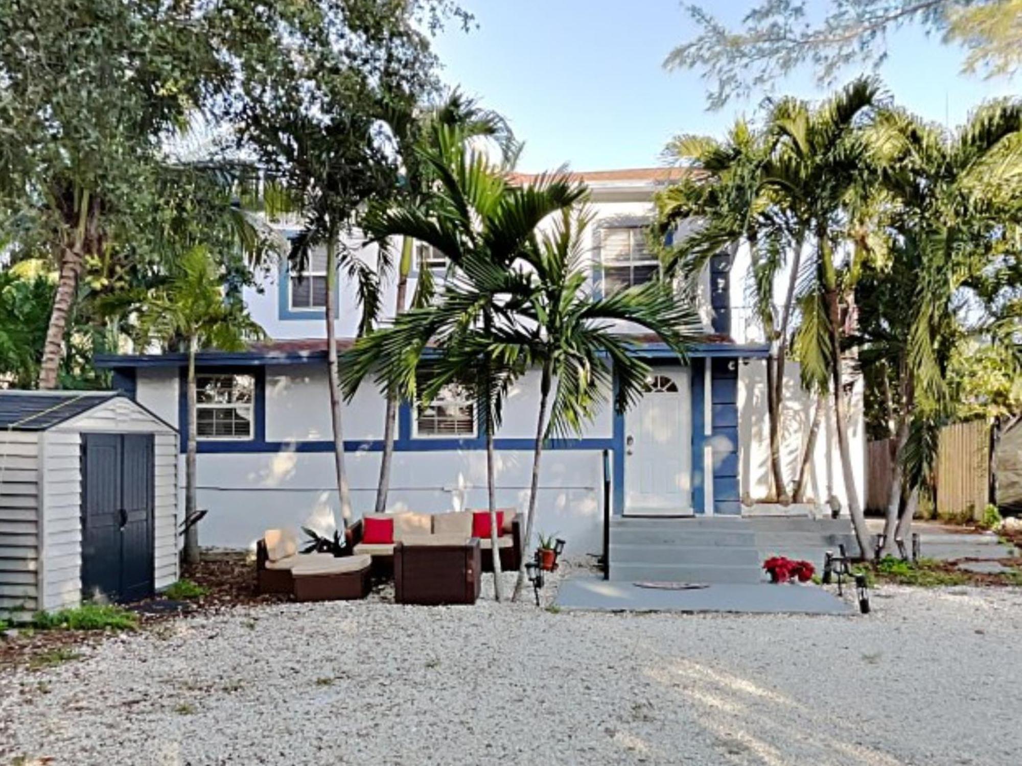 Private Rooms At Miami Centrally Located With Free Parking Exterior photo
