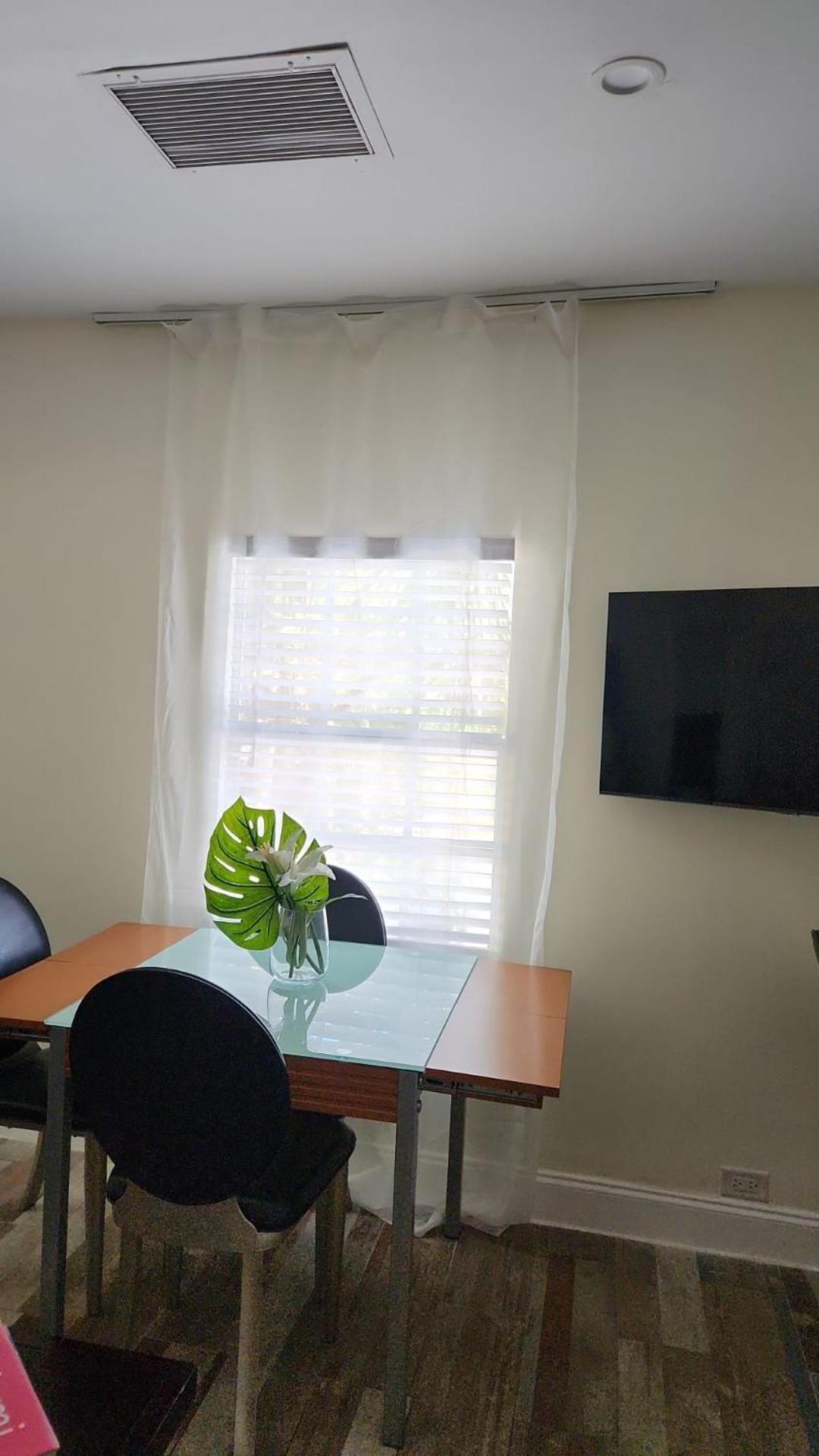 Private Rooms At Miami Centrally Located With Free Parking Exterior photo