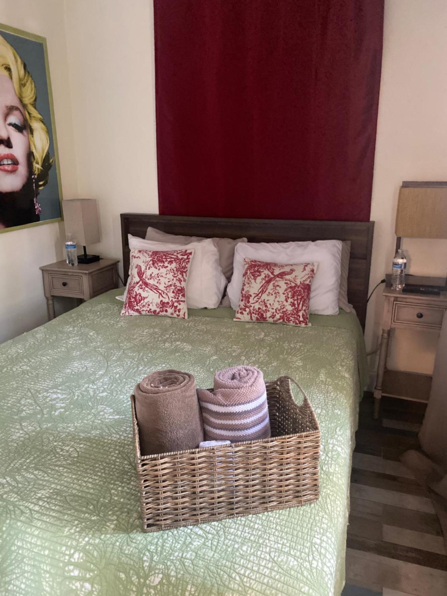 Private Rooms At Miami Centrally Located With Free Parking Exterior photo