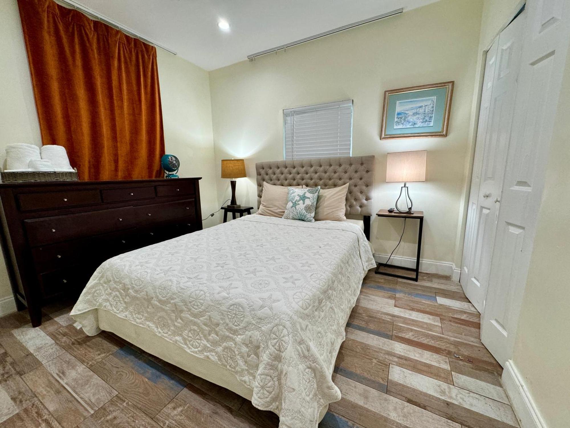Private Rooms At Miami Centrally Located With Free Parking Exterior photo