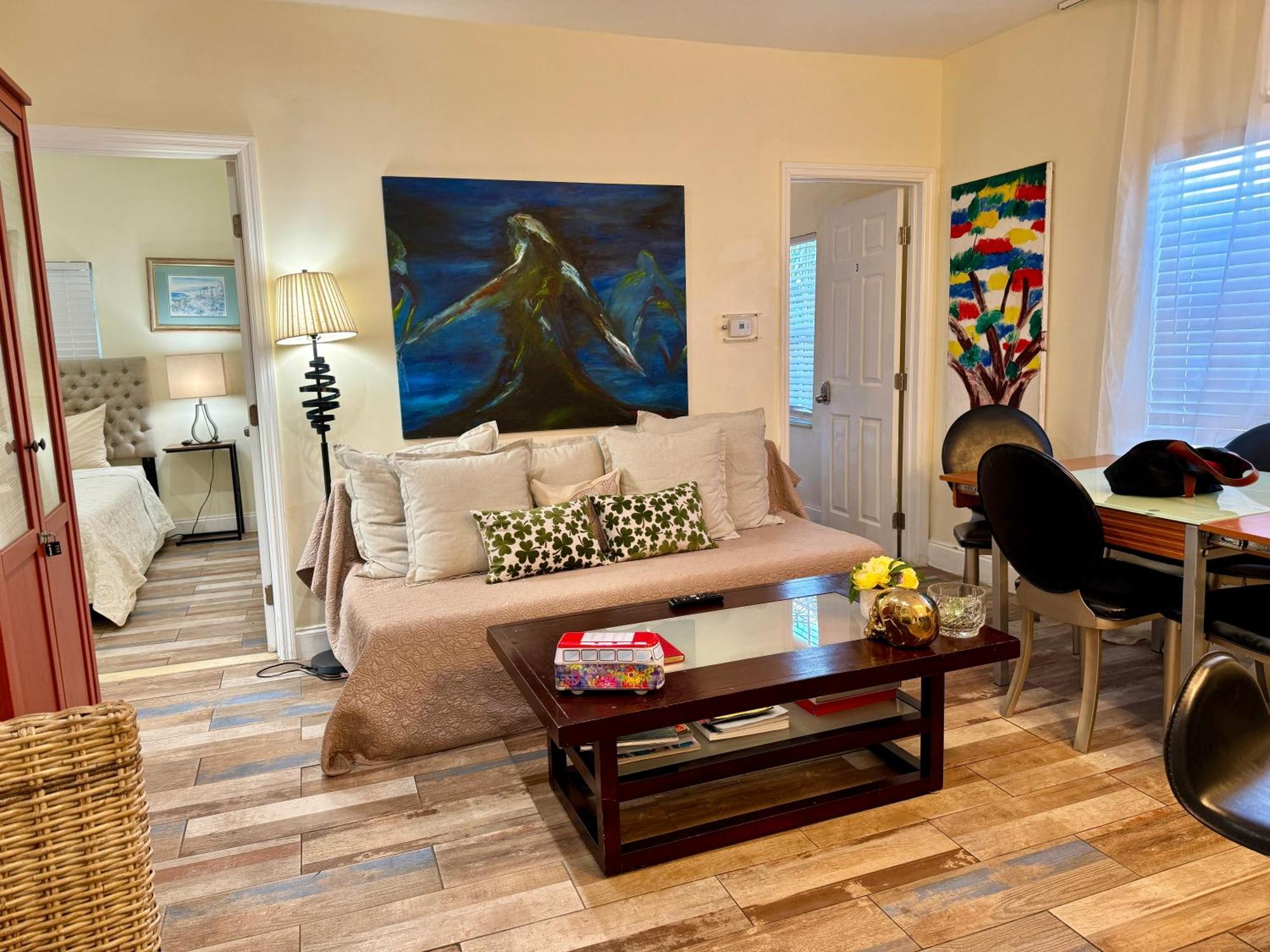 Private Rooms At Miami Centrally Located With Free Parking Exterior photo