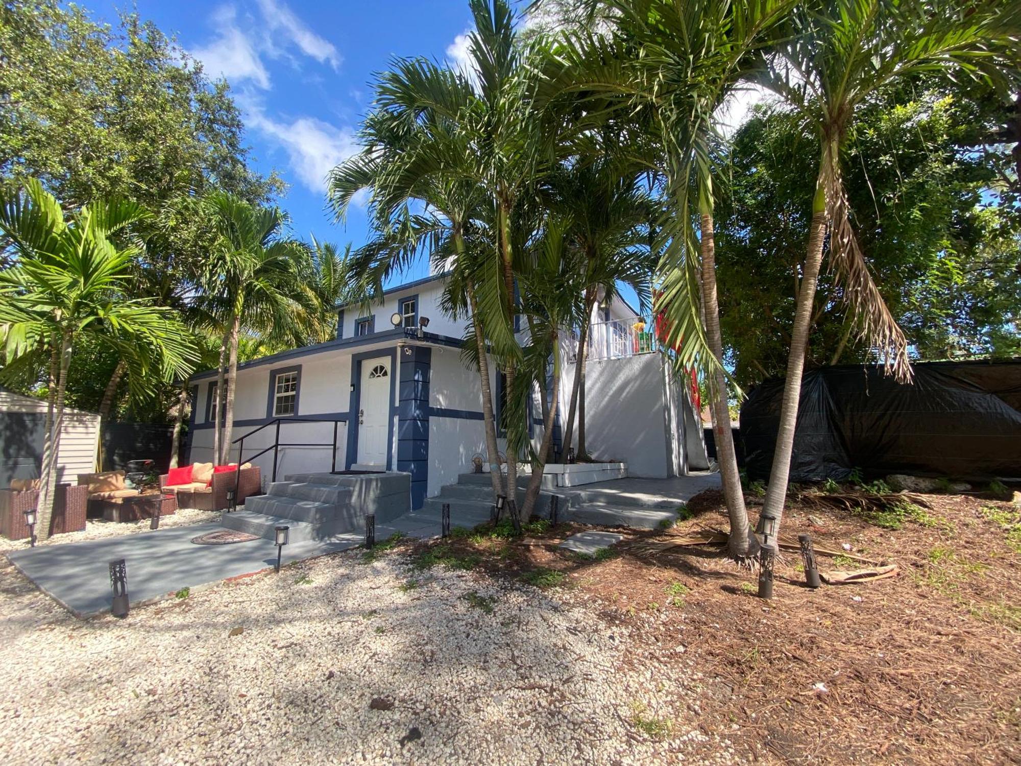 Private Rooms At Miami Centrally Located With Free Parking Exterior photo
