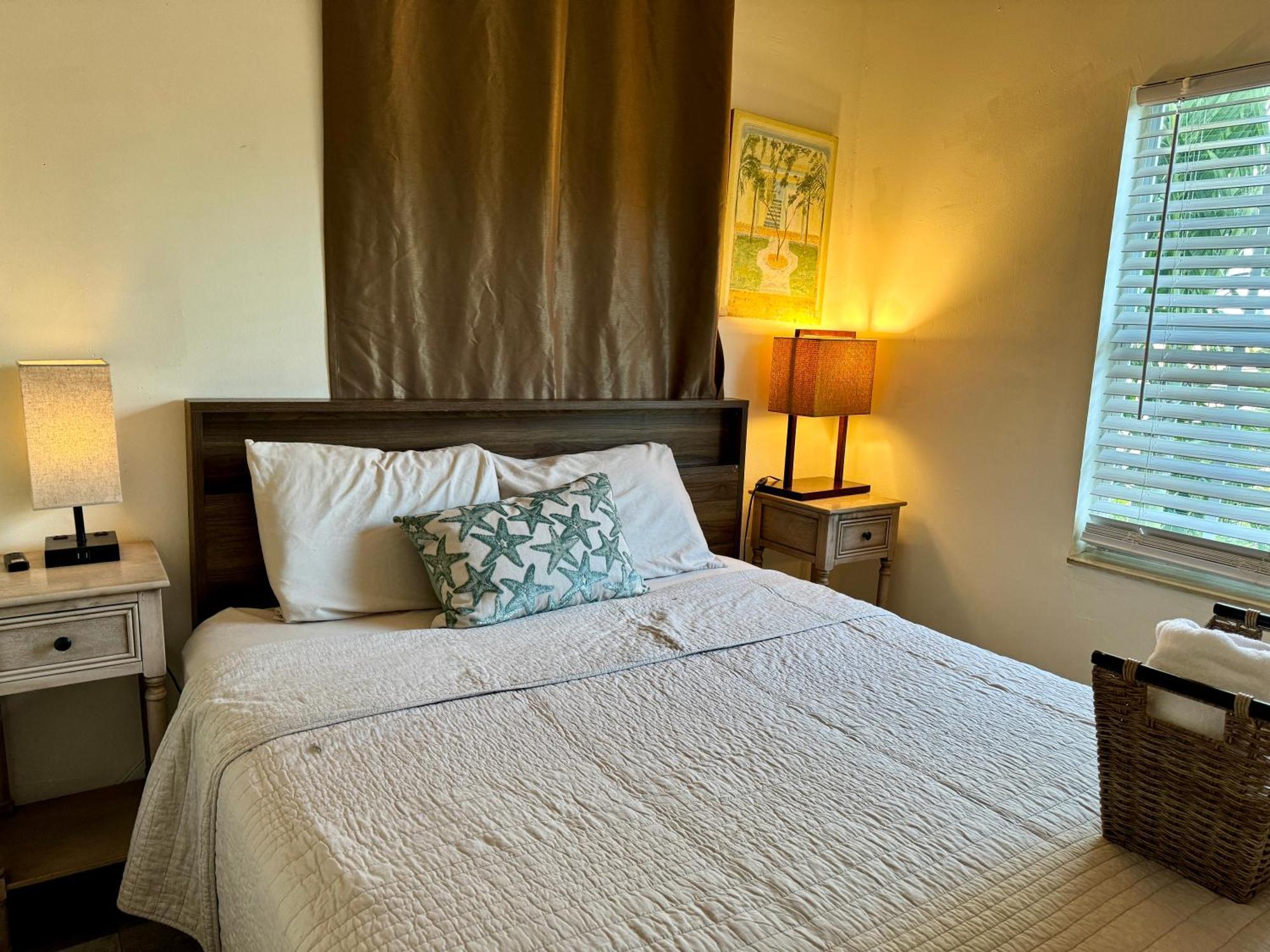 Private Rooms At Miami Centrally Located With Free Parking Exterior photo