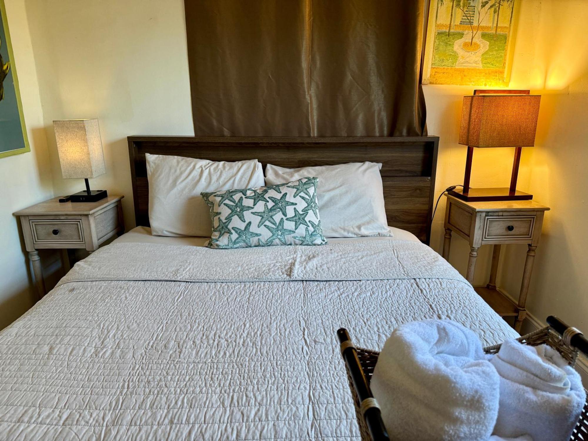 Private Rooms At Miami Centrally Located With Free Parking Exterior photo