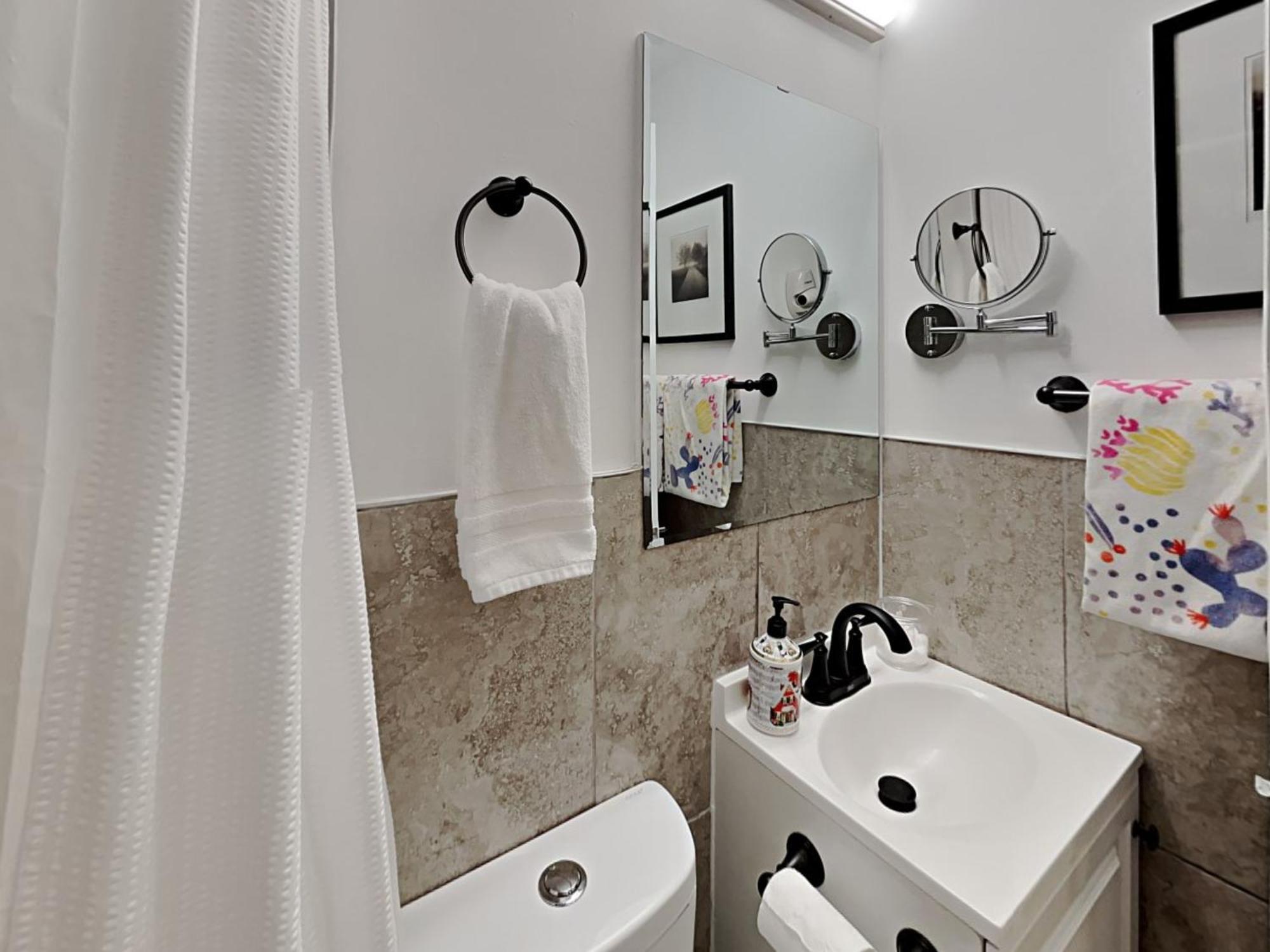 Private Rooms At Miami Centrally Located With Free Parking Exterior photo